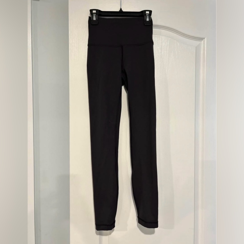 Like New lululemon Wunder Train High-RiseTight 25"
Black Size 2
